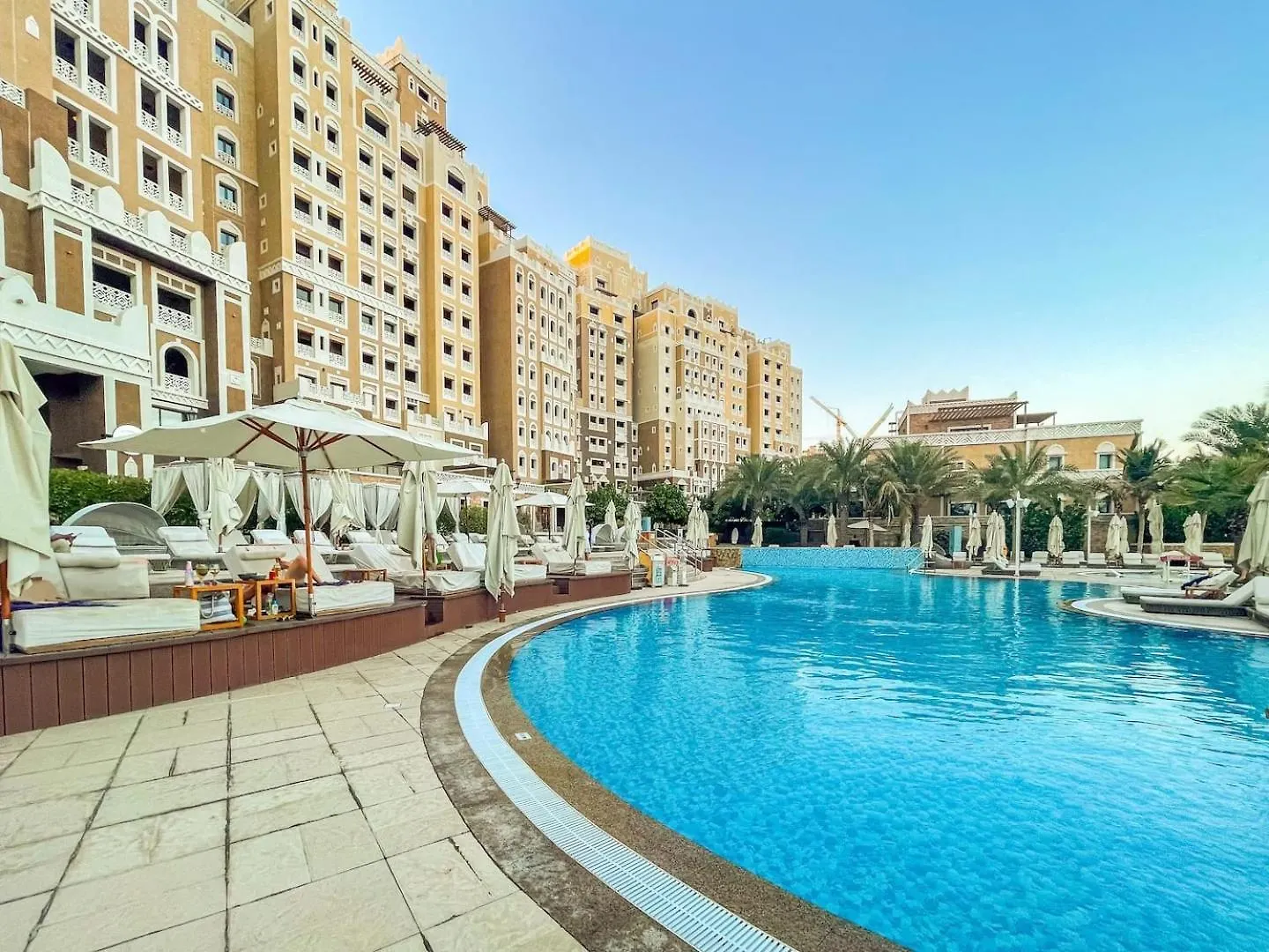 Charming Sea View 2Bdr, Beach And Pool Access Dubai