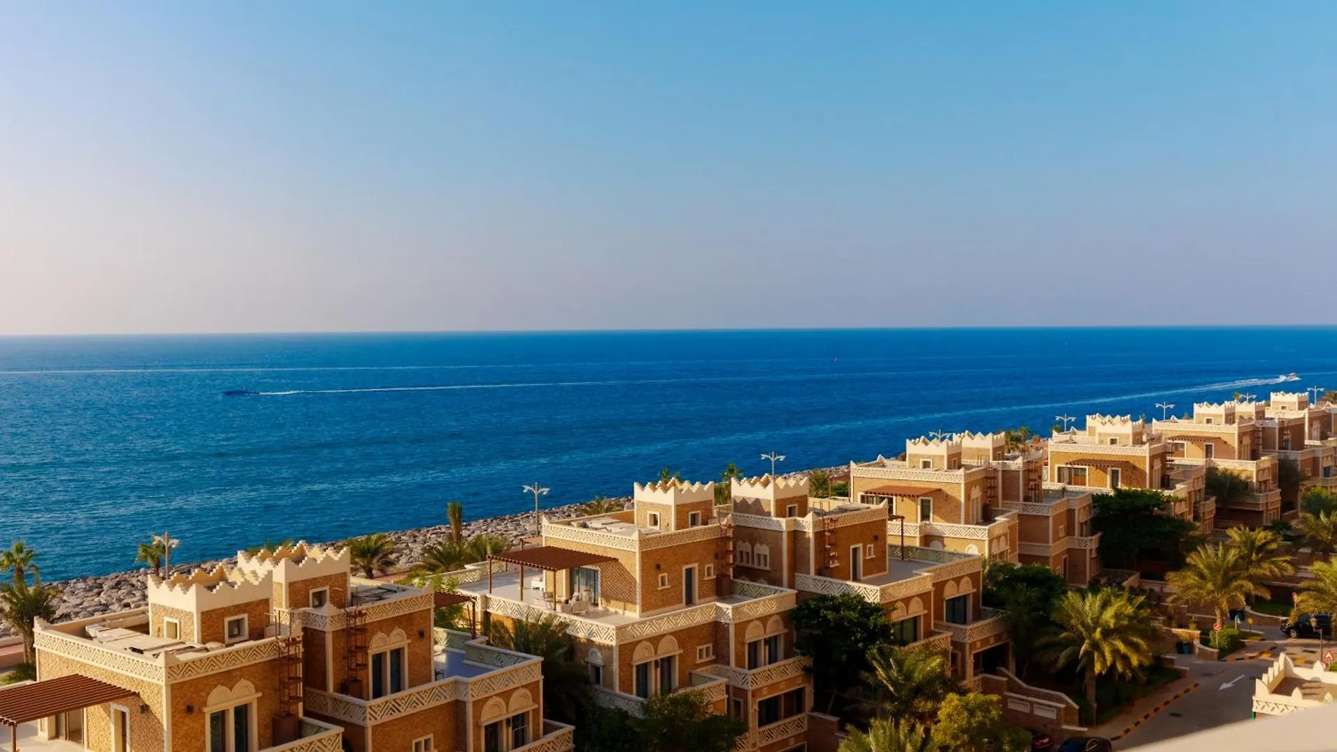 Charming Sea View 2Bdr, Beach And Pool Access Dubai