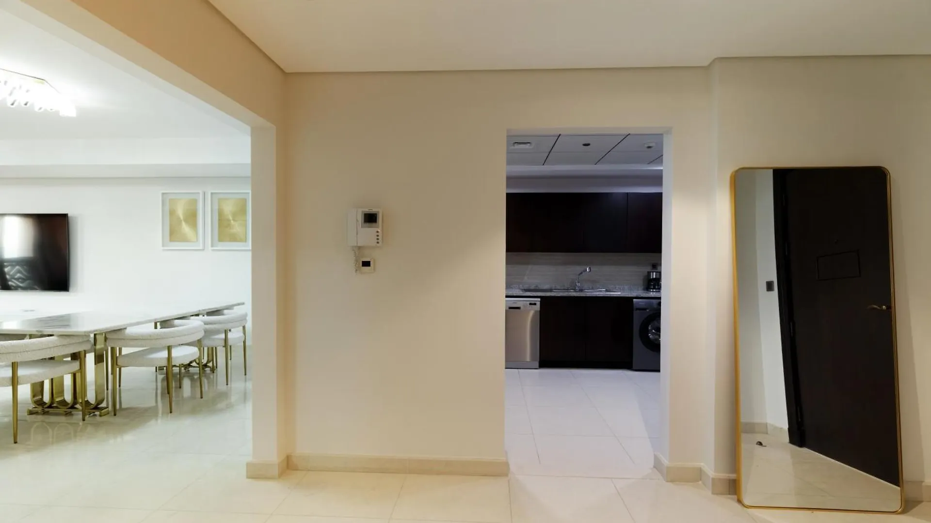 Charming Sea View 2Bdr, Beach And Pool Access Dubai 0*,  United Arab Emirates