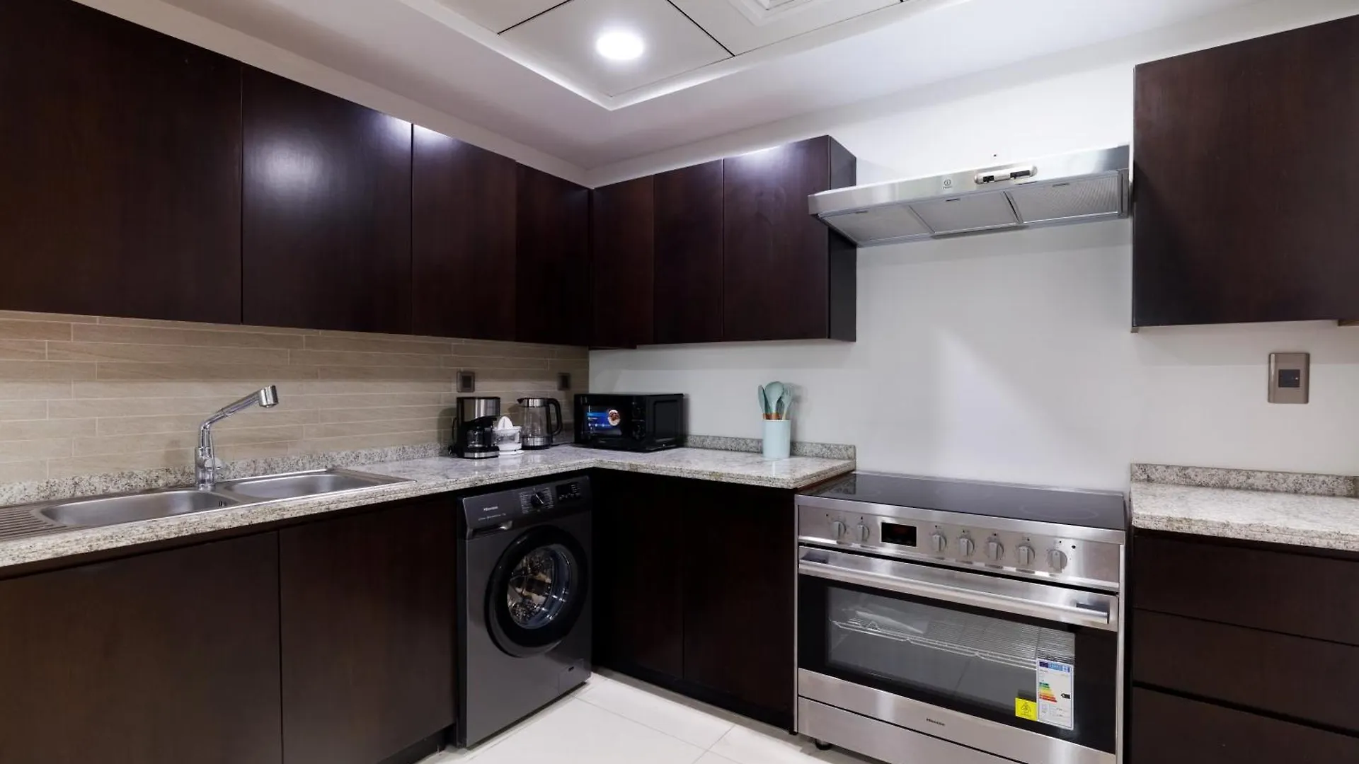 Charming Sea View 2Bdr, Beach And Pool Access Dubai