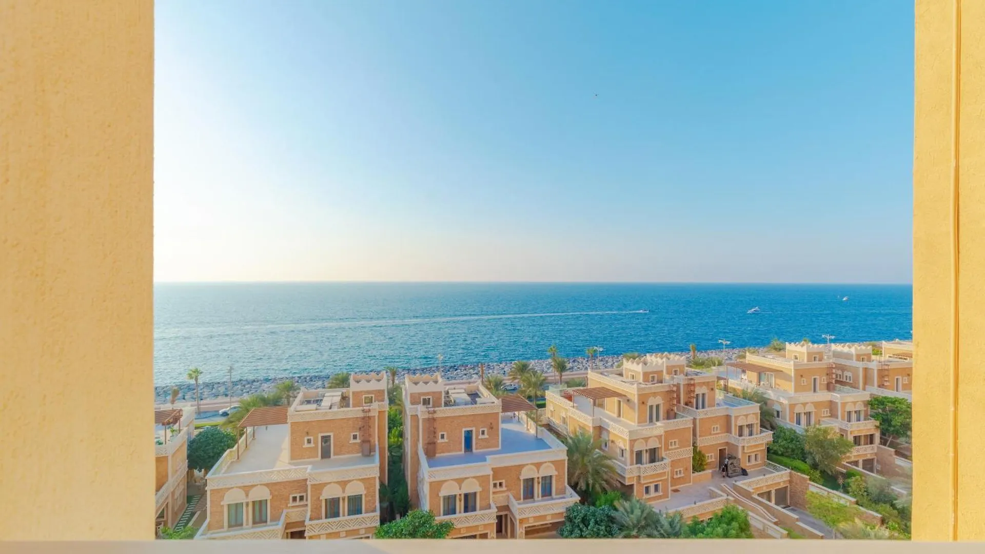 Apartment Charming Sea View 2Bdr, Beach And Pool Access Dubai