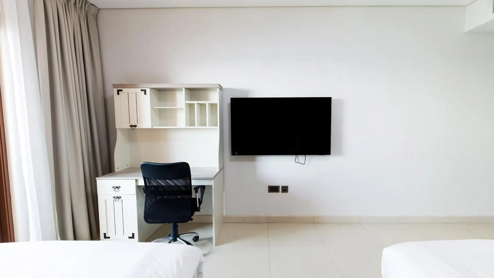 Charming Sea View 2Bdr, Beach And Pool Access Dubai Apartment