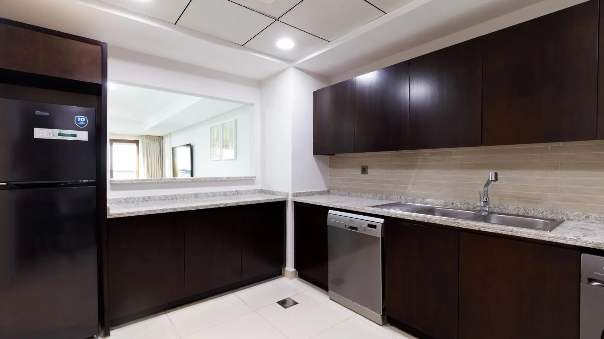 Charming Sea View 2Bdr, Beach And Pool Access Dubai Apartment