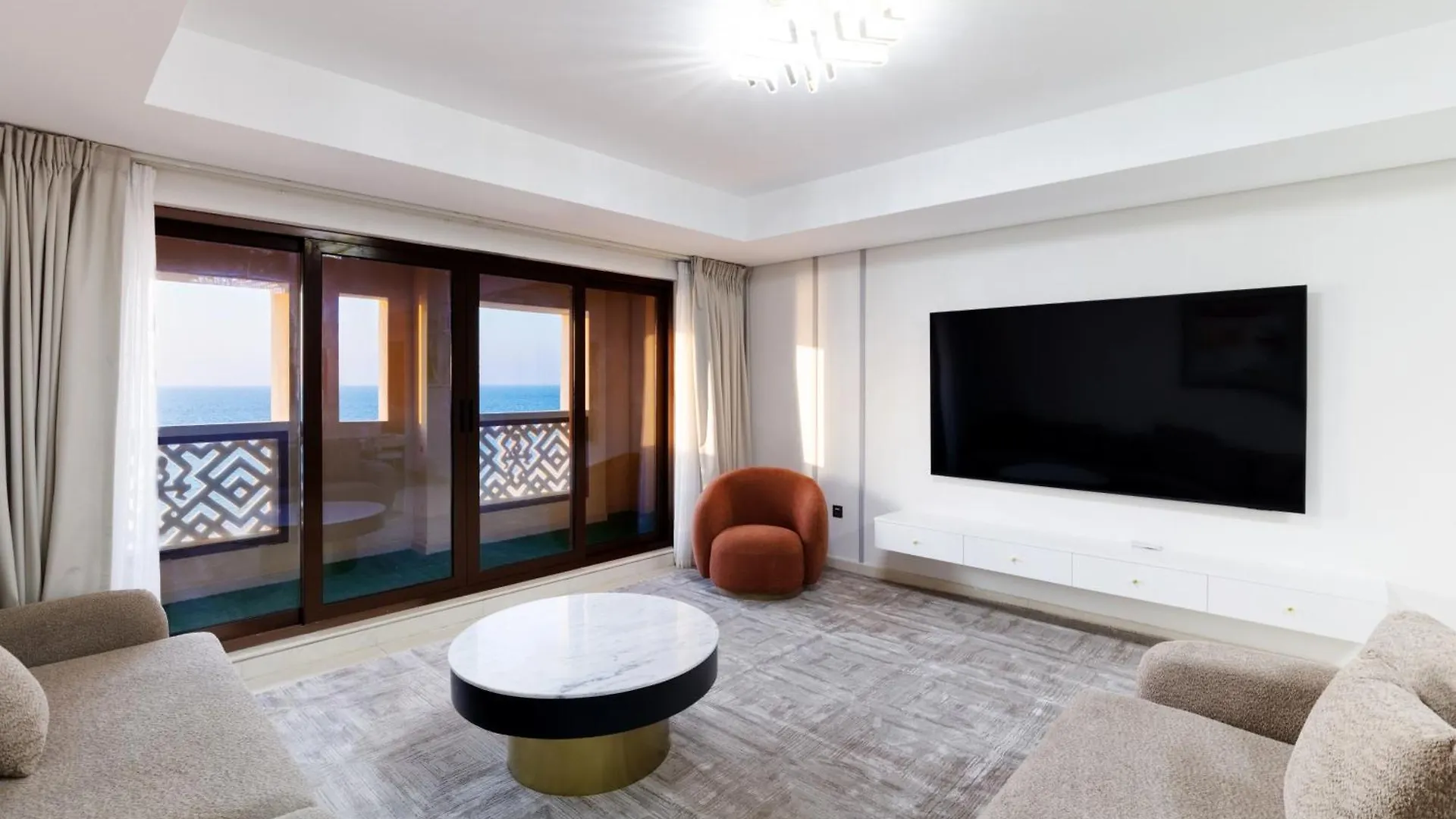 Charming Sea View 2Bdr, Beach And Pool Access Dubai