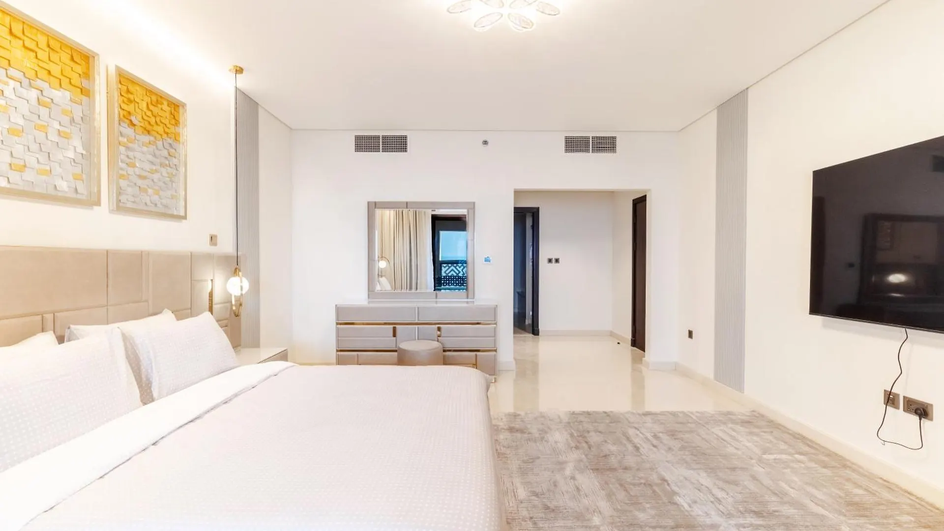Charming Sea View 2Bdr, Beach And Pool Access Dubai