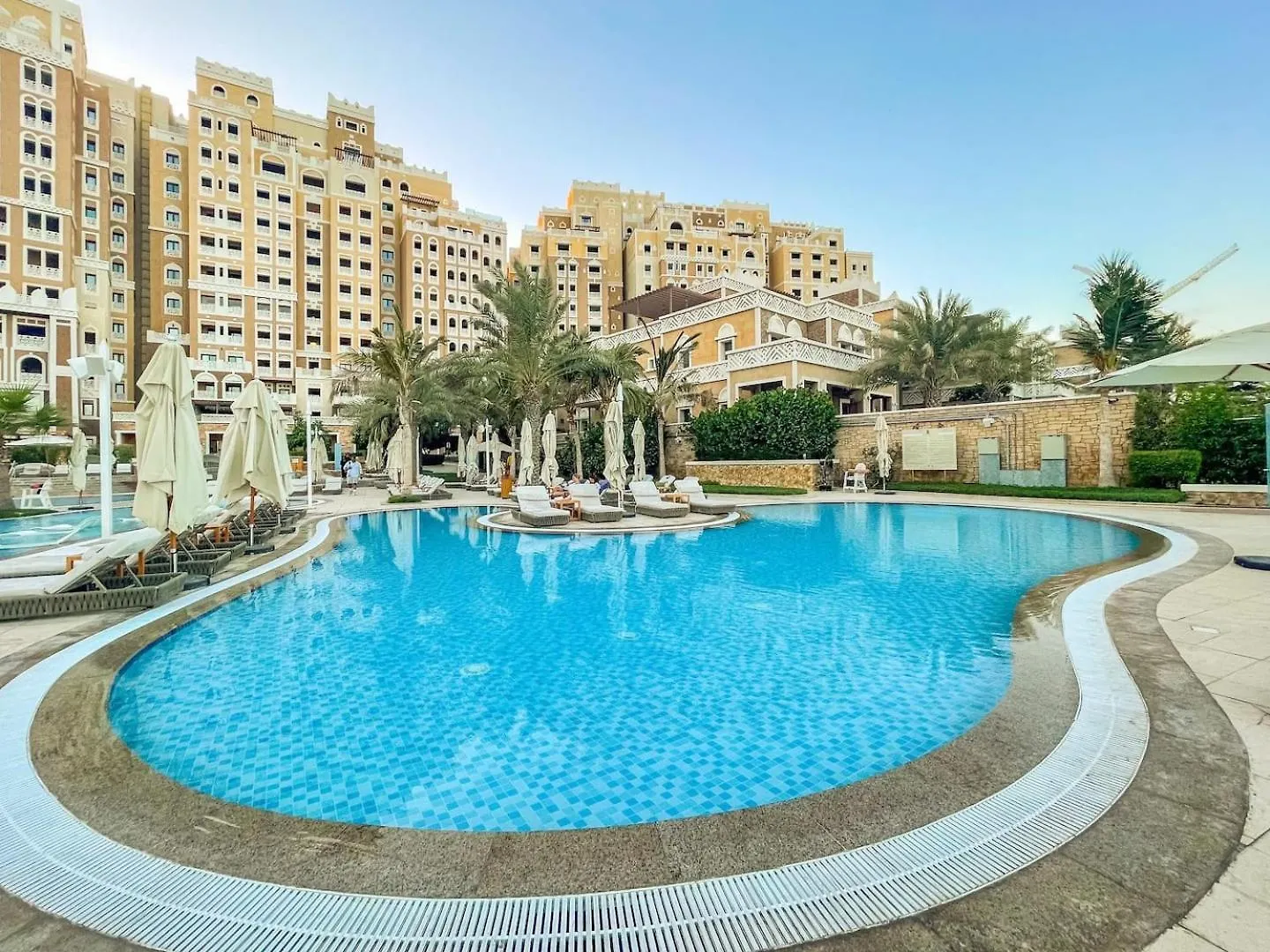 Charming Sea View 2Bdr, Beach And Pool Access Dubai Apartment