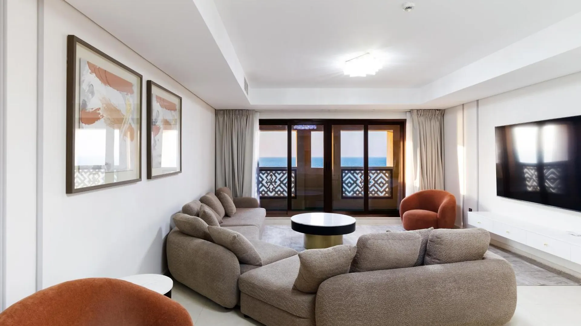 Charming Sea View 2Bdr, Beach And Pool Access Dubai