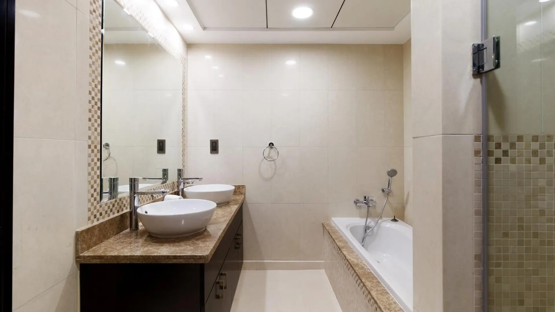 Charming Sea View 2Bdr, Beach And Pool Access Dubai