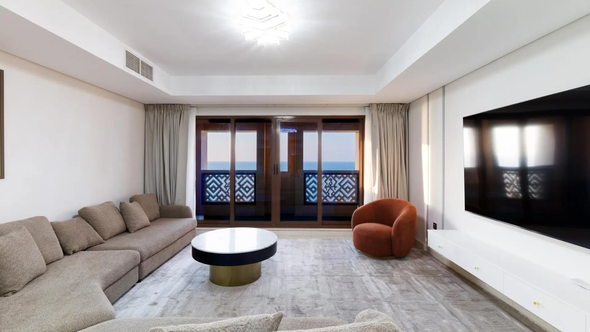 Charming Sea View 2Bdr, Beach And Pool Access Dubai 0*,  United Arab Emirates