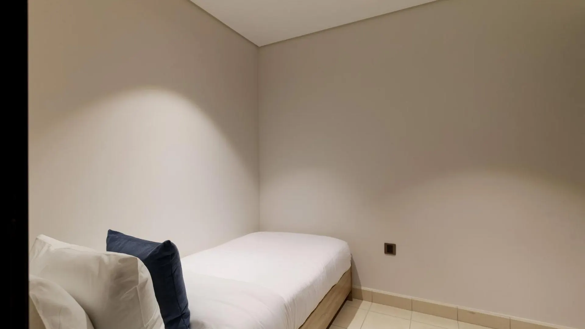 Charming Sea View 2Bdr, Beach And Pool Access Dubai Apartment